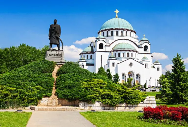 Pyhän-Savan-Belgradin kirkko-mittakaavassa-1