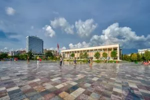 Tirana Skandebergplein