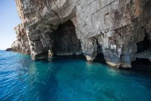 Vis blaue Höhle