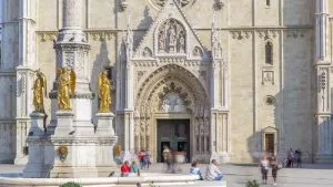Se den majestätiska katedralen i Zagreb