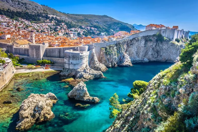 Landskapet i Dubrovnik. / Flyfoto av det berømte europeiske reisemålet i Kroatia, gamlebyen i Dubrovnik.