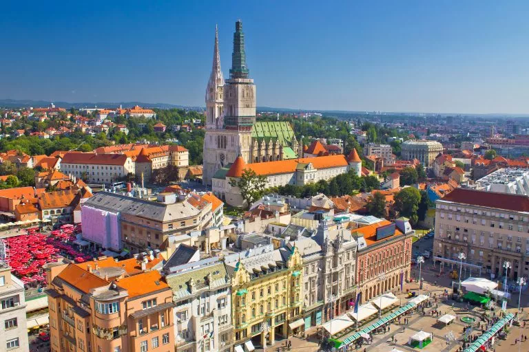Zagreb hoofdplein en kathedraal luchtfoto